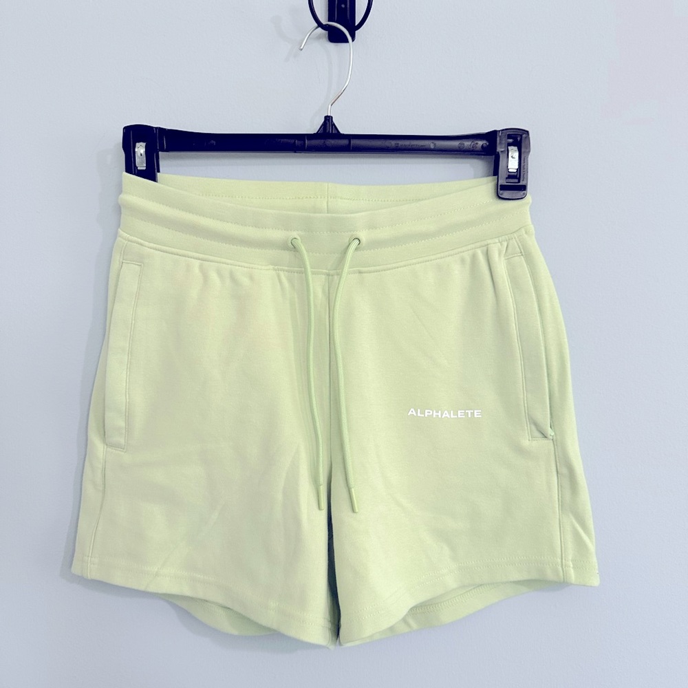 ALPHALETE WOMEN’S ESSENTIAL CORE SHORTS